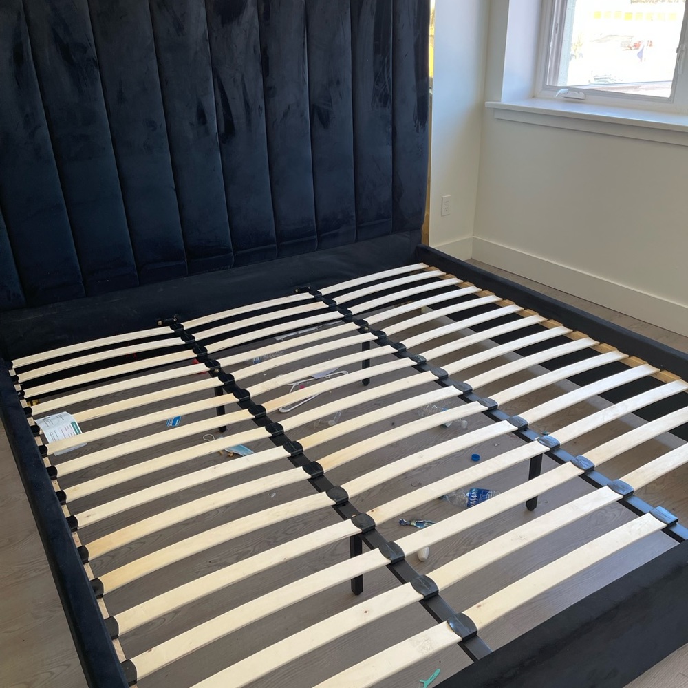Beautiful bed - Picture 2 of 3